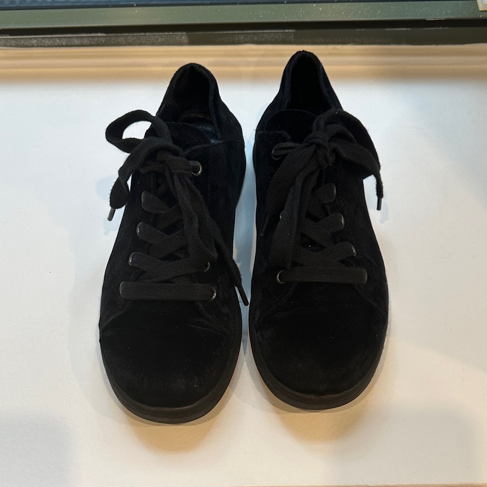 Eileen Fisher Black Suede Lace-Up Shoes
